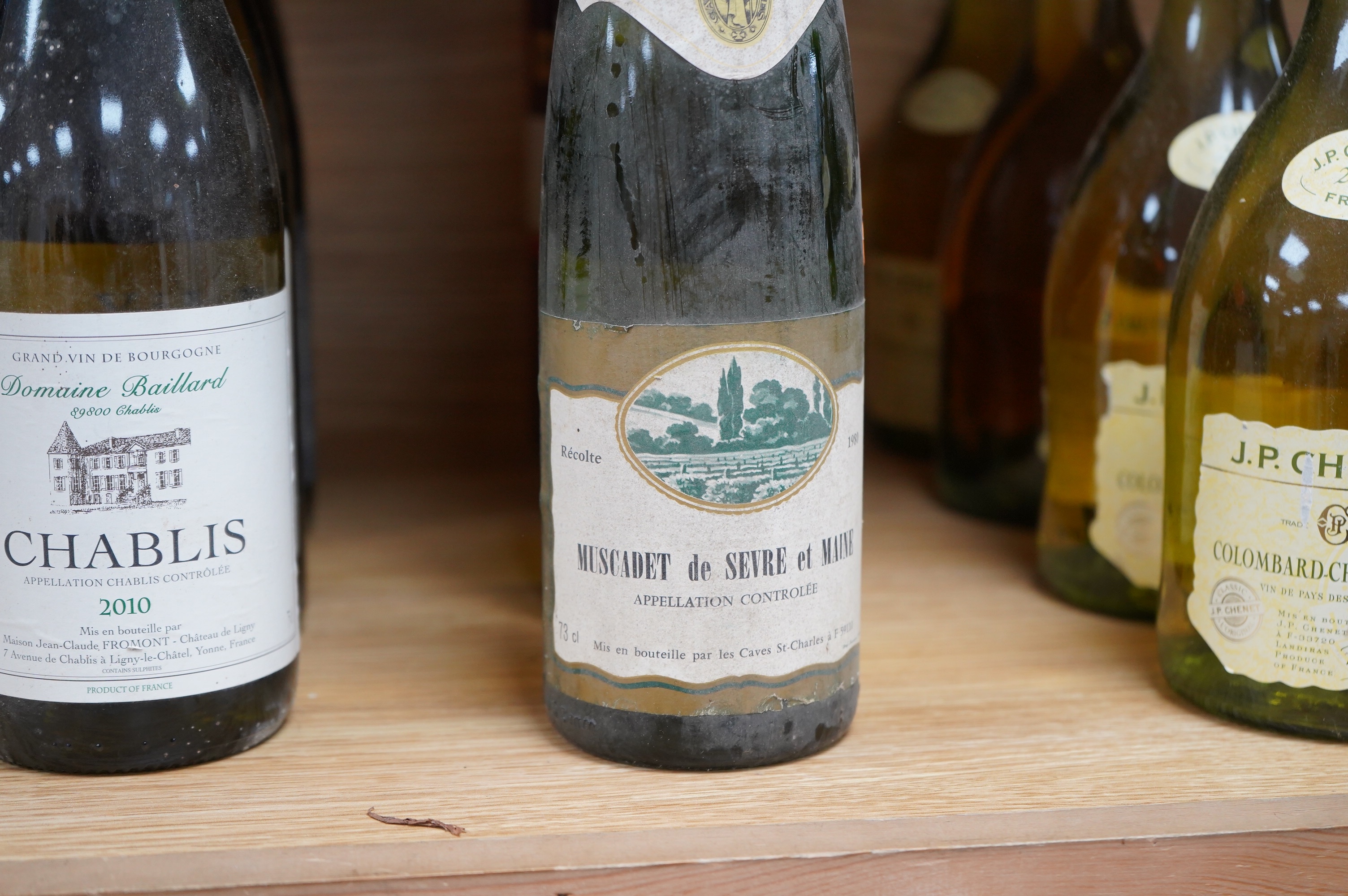 Fifteen bottles of mixed wines to include a bottle of Chablis 2010 and four bottles of JP Chenet. Condition - fair, storage history unknown